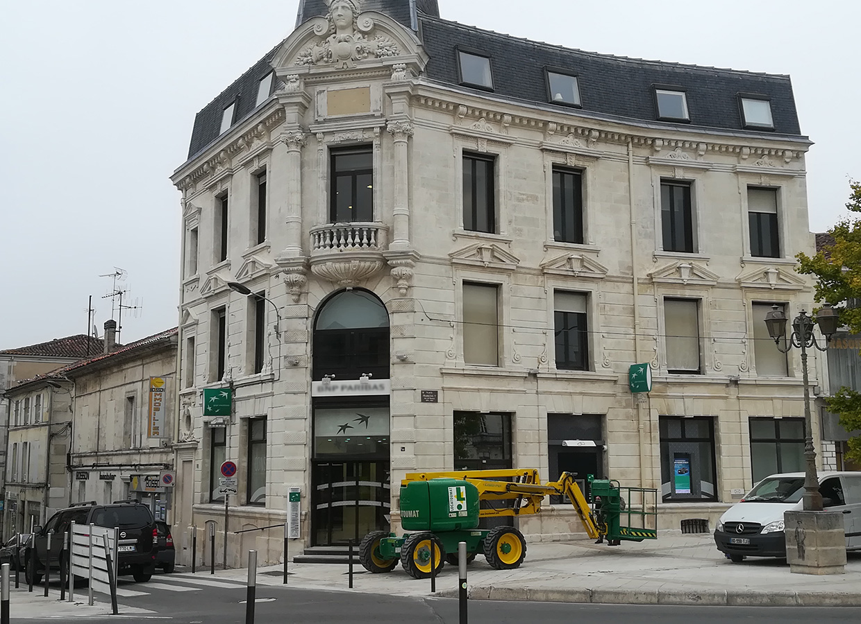 renovation facade banque